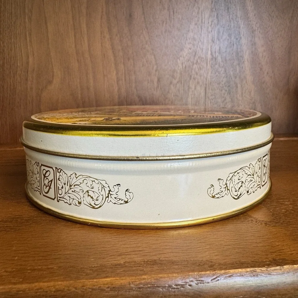 Currier and Ives Tin with Lid 